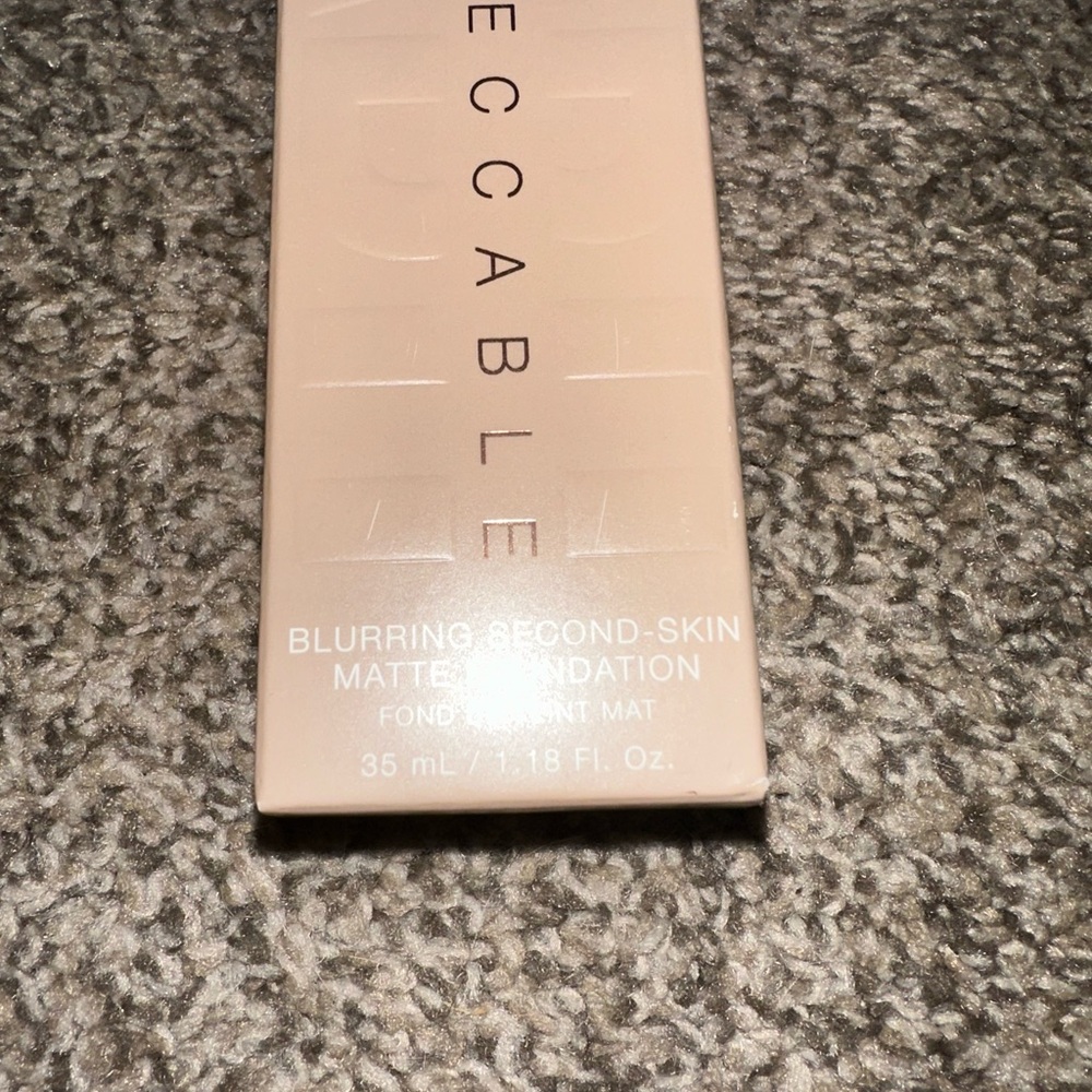 Anastasia Beverly Hills Impeccable Blurring Foundation - 00N Cream Foundation - Picture 3 of 14